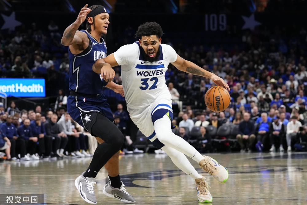 她表现得更 她表现得更